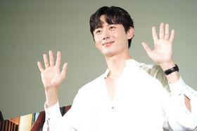 主演映画『アンダー・ユア・ベッド』(公開中)の公開記念舞台挨拶に登壇したイ・ジフン