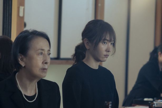 朝の母親に対して遺恨があり、ずっと顔を合わすことを避けてきた槙生