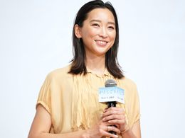  映画『かくしごと』(公開中)の公開記念舞台挨拶に登壇した主演の杏。「今だから言える撮影時のかくしごと」も明かす！