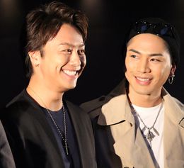 TAKAHIRO、笑顔で登場！