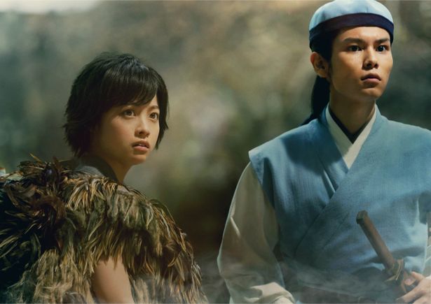 河了貂役の橋本環奈、蒙毅役の萩原利久