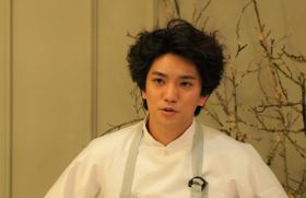 正門良規が演じるのは、“グランメゾン・パリ”の見習い、小暮佑！