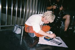 高橋文哉が紹介した眞栄田演じる八虎がお弁当を食べている写真