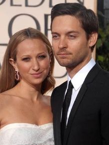 ゴールデングローブ賞レッドカーペットに登場したトビー。ちょっと寂しそう？