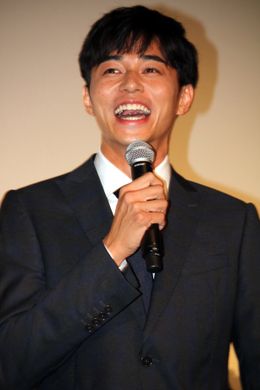 東出昌大、岡田准一から「東出スマイル」を要求され苦笑