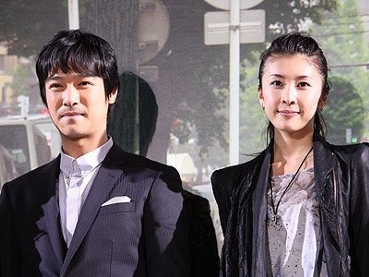 竹内結子★堺雅人★出演★DVD3枚セット 映画のプレミアで、堺雅人、竹内結子らの目前で銃撃戦が勃発