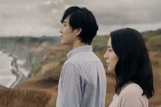 「地球を侵略しに来た」という夫・加瀬真治(松田龍平)の発言に戸惑う妻・加瀬鳴海(長澤まさみ)