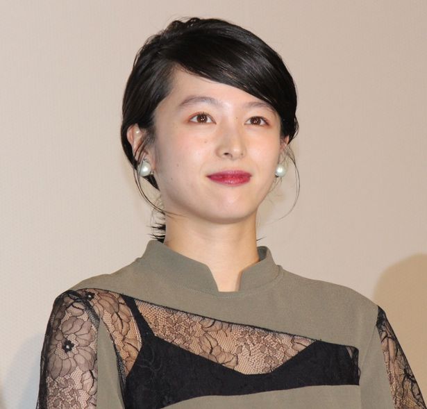 完成披露試写会に登壇した清野菜名