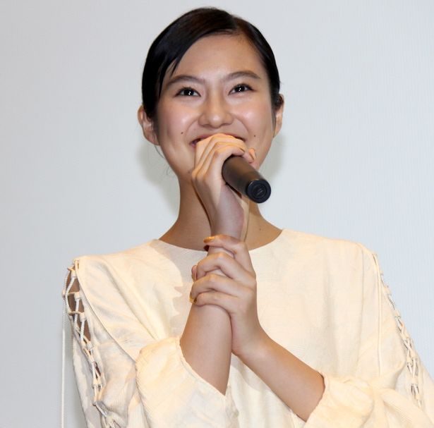 サプライズ舞台挨拶に登壇した恒松祐里