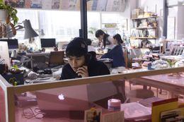 主人公コーロキはおしゃれライフスタイル誌の編集者