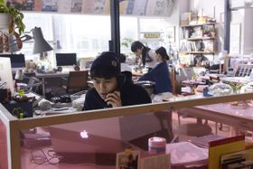 主人公コーロキはおしゃれライフスタイル誌の編集者