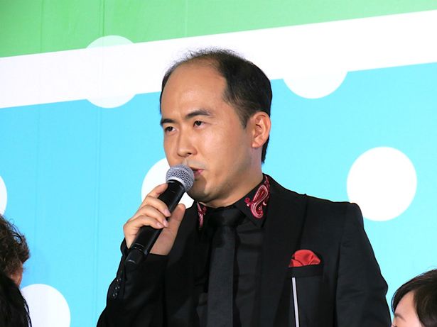「元お笑い芸人の斎藤です」すっかり俳優気取りの斎藤司。ピンポン球の役かと思ったら人間の役だったと笑いを誘う