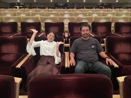 『侍タイムスリッパ―』安田淳一監督(右)とヒロイン＆助監督を務めた沙倉ゆうの(左)