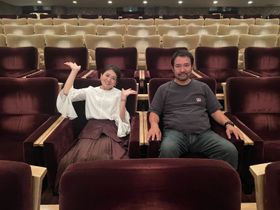 『侍タイムスリッパ―』安田淳一監督(右)とヒロイン＆助監督を務めた沙倉ゆうの(左)