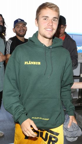 ジャスティン、無許可でTシャツ作成しマリリン・マンソンを怒らせる？