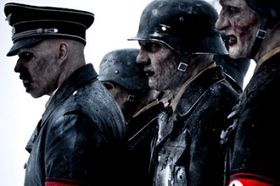 雪山を舞台に、おぞましいゾンビの軍団が復活！