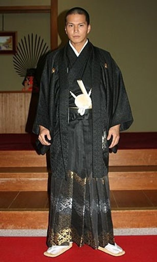 【写真】市原隼人の羽織袴姿。ビシッと決まってる！