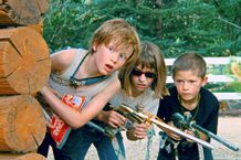  16mmフィルムで撮られた“レトロフューチャー”な世界観が特徴の『リトル・ワンダーズ』