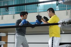 K-1チャンピオンと戦うハメになる主人公を演じる瑛太(『リングサイド・ストーリー』)