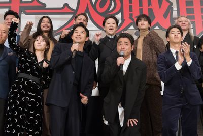 『十一人の賊軍』初日舞台あいさつにキャスト一同が登場！気あいあいとイベントを盛り上げる