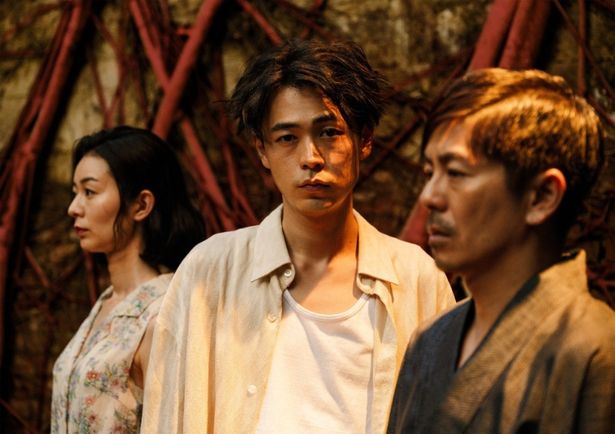 成田凌、中村映里子、森田剛をメインキャストに迎えた、片山慎三監督の最新作『雨の中の慾情』