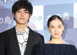 『彼女がその名を知らない鳥たち』で共演した蒼井優と松坂桃李