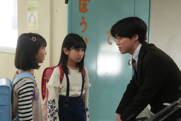 デビュー後映画初出演の大橋和也が、小学校教師である等々力小太郎役を演じている