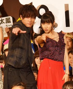 「トリガール！」に出演した土屋太鳳は最優秀新進女優賞、間宮祥太朗は最優秀新進男優賞を受賞した 