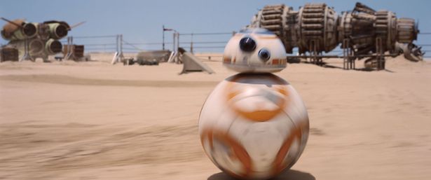 ボディを回転させて移動するBB-8(『スター・ウォーズ／フォースの覚醒(エピソード7)』)