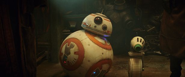 D-O(右)はBB-8(左)と行動を共にする(『スター・ウォーズ／スカイウォーカーの夜明け(エピソード9))』)