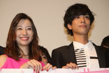 『アヤメくんののんびり肉食日誌』の初日舞台挨拶が開催