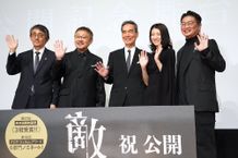 映画『敵』(公開中)の公開記念舞台挨拶に長塚京三、瀧内公美、松尾諭、松尾貴史、吉田大八監督が登壇