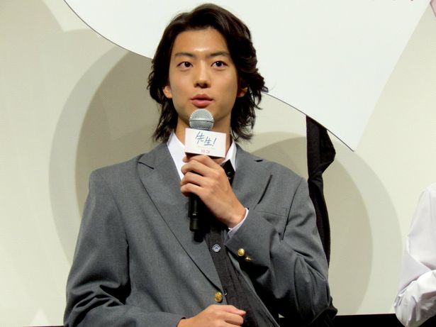 劇中では制服のシーンがなかった健太郎の貴重な制服姿！