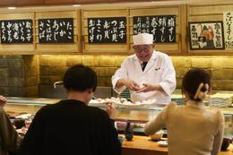 『35年目のラブレター』笑福亭鶴瓶＆重岡大毅の寿司職人姿を収めたメイキング映像公開！