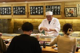 『35年目のラブレター』笑福亭鶴瓶＆重岡大毅の寿司職人姿を収めたメイキング映像公開！