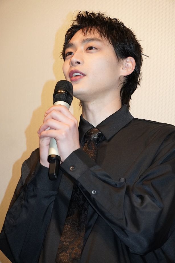 平井亜門が演じる司は、敬太と同居している青年