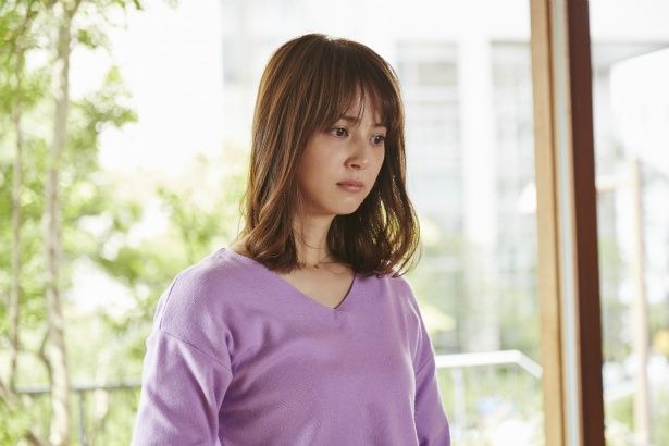 【写真を見る】伊藤くんに振り回される女・島原智美役の佐々木希