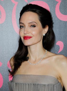 アンジー、娘らとハロウィングッズを大量購入