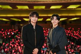 綾野剛、齋藤潤が上海で開催された『カラオケ行こ！』の舞台挨拶に登壇