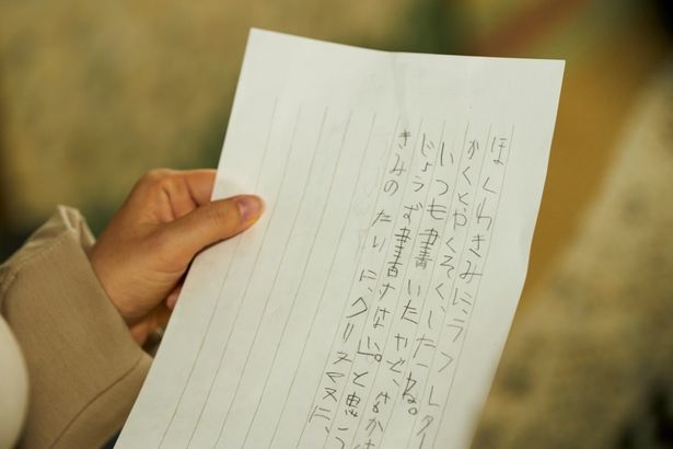 本作のカギである、“手紙”を書くシーンが見どころと明かした鶴瓶