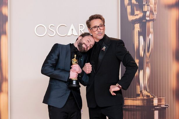 ロバート・ダウニー・Jrと笑顔の2ショット