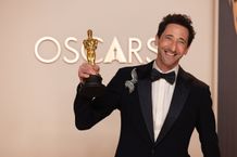 受賞の喜びを語るエイドリアン・ブロディ
