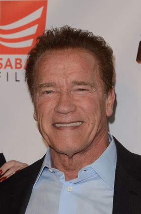 娘とレッドカーペットに現れたシュワちゃん