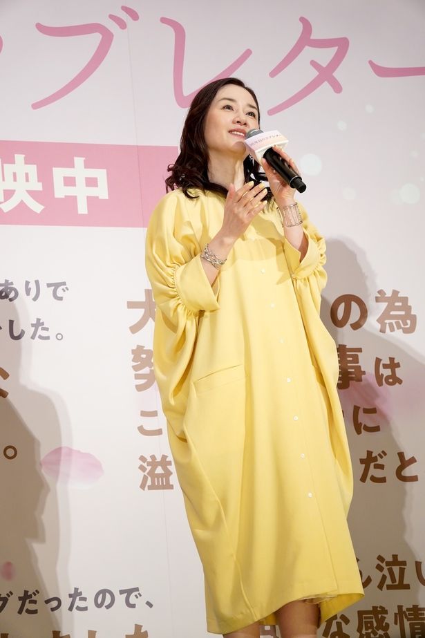 【写真を見る】原田知世、春の雰囲気たっぷり！イエローのワンピース姿で登場