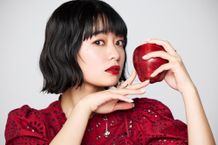 『白雪姫』では圧巻の歌声を披露！「御上先生」も話題の吉柳咲良が、転機と20歳の胸の内を明かした