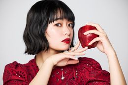 『白雪姫』では圧巻の歌声を披露！「御上先生」も話題の吉柳咲良が、転機と20歳の胸の内を明かした