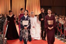 内野聖陽が草笛光子をエスコート！第48回日本アカデミー賞、レッドカーペットの様子をたっぷりとお届け