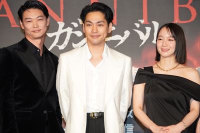 「Jドラマをみんなで盛り上げて、新たな時代を築きたい」と力強く宣言した柳楽優弥ら