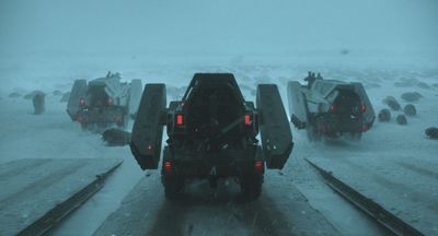 ユーモラスな語り口で格差社会を描く『ミッキー17』と、過去のポン・ジュノ作品の共通点は？