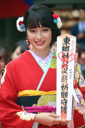 生田斗真と和装でイベントに登壇した広瀬すず